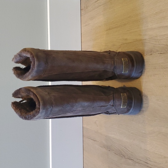 Skechers Brown Leather Fur lined Winter Boot. Size 7 - Picture 4 of 10